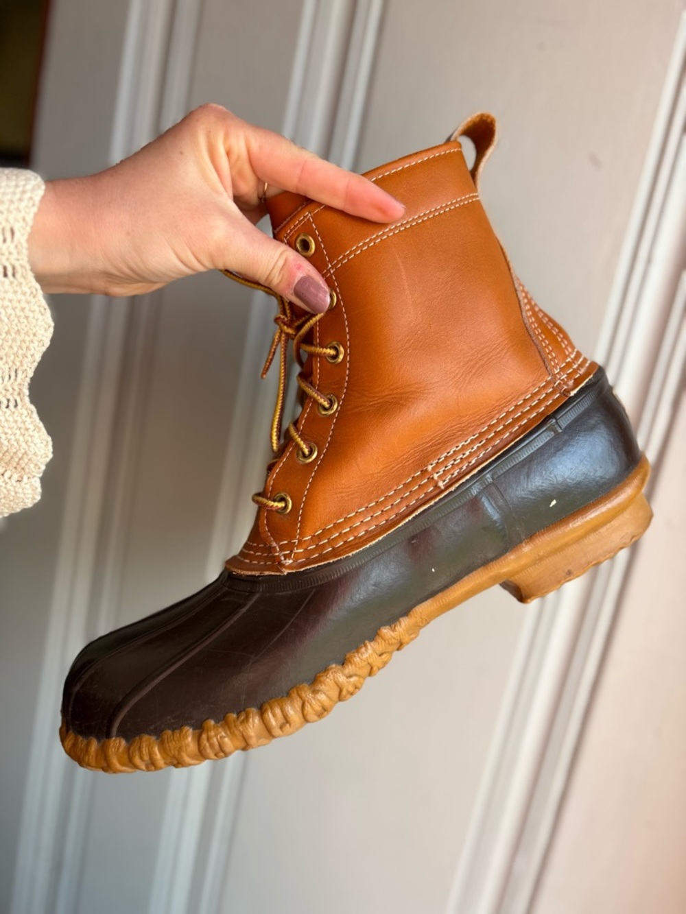 Women’s size 10 L.L.Bean Classic Two-Tone Duck Boots in Brown and Black Lace Up - Picture 7 of 10
